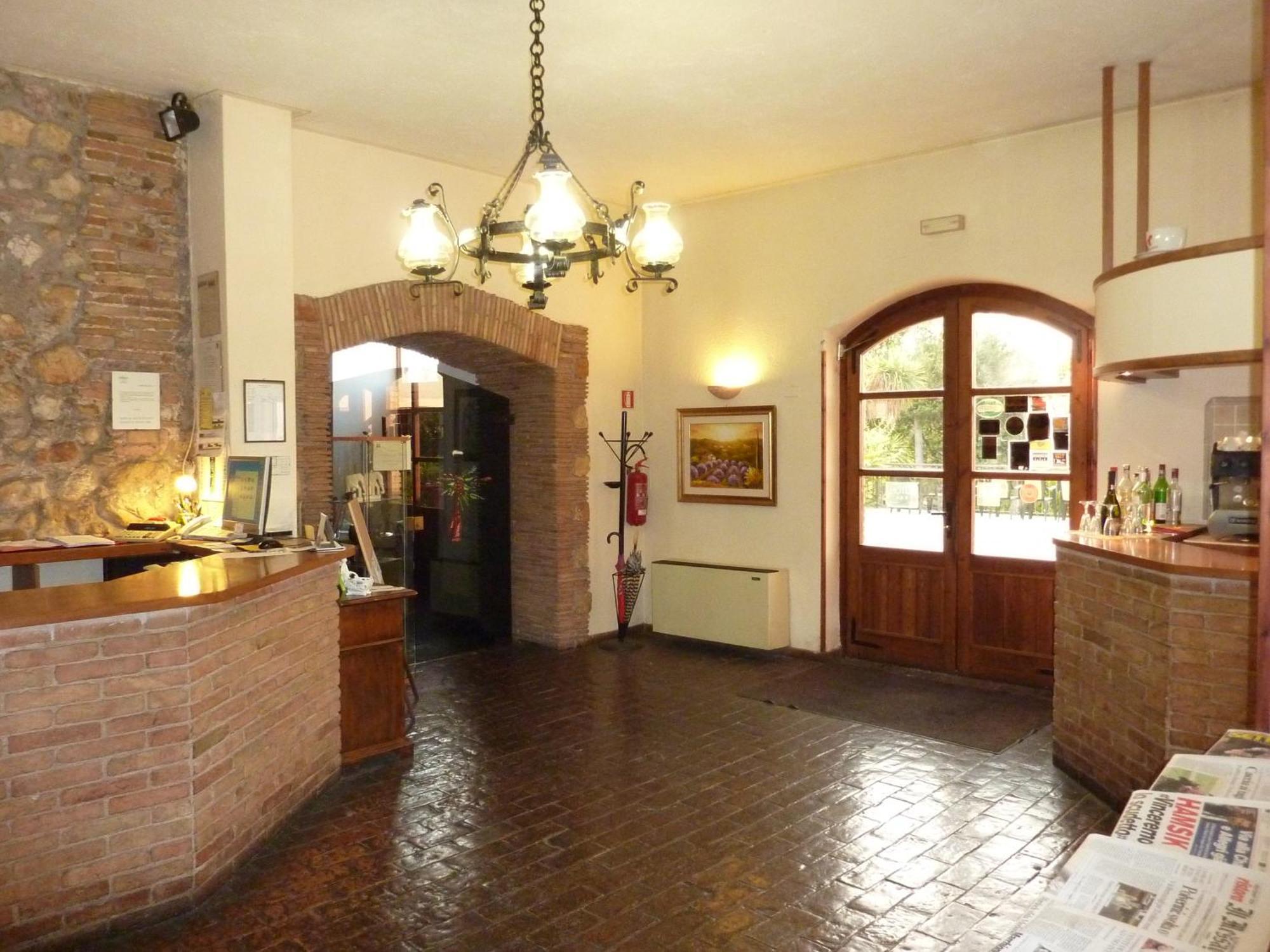 La Rocca Hotel นาร์นี ภายนอก รูปภาพ